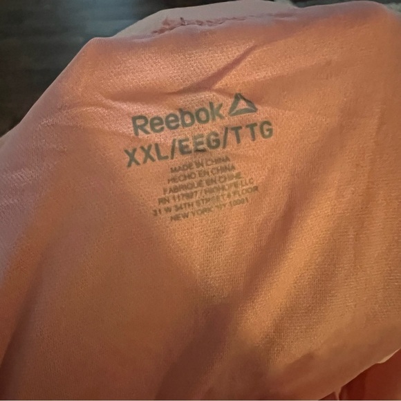 3/$30 🍂 Reebok Fearless Splatter Print Running Short - Picture 6 of 6